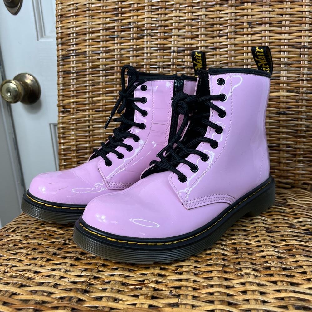 Dr. Martens Kids Boots in Shiny Lavender